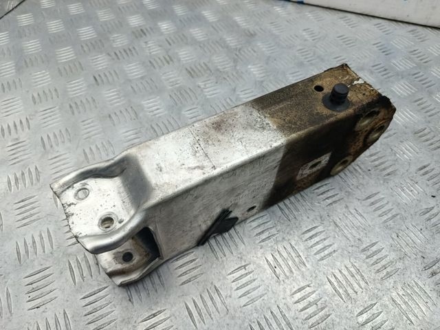 Кронштейн підсилювача переднього бампера 51117253877 BMW