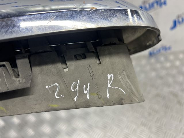 Решітка радіатора права 51117303108 BMW