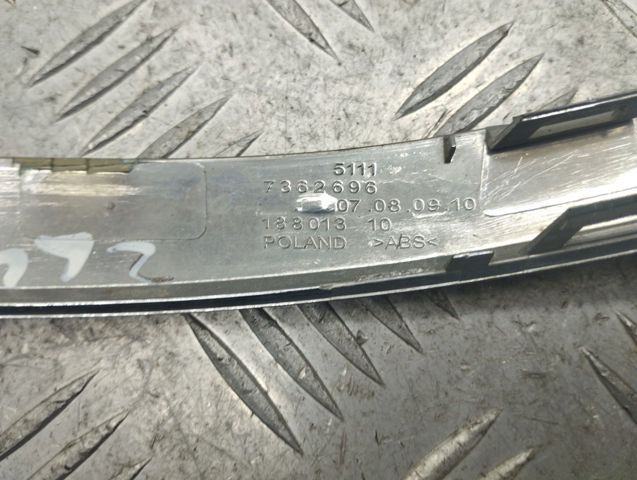 Молдинг решітки переднього бампера, правий 51117362696 BMW