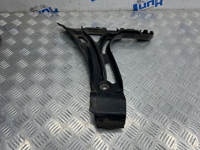 Кронштейн бампера заднього, зовнішній лівий 51127178185 BMW