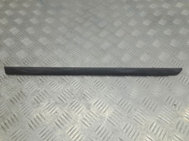 Молдинг задніх лівих дверей 51137158535 BMW