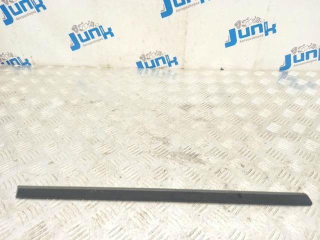 Молдинг задніх правих дверей 51137158536 BMW