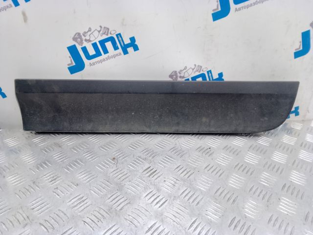 Молдинг задніх лівих дверей, нижній 51137205781 BMW