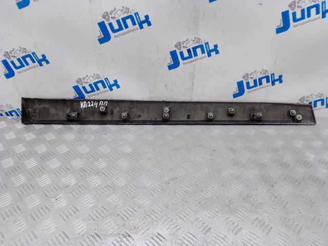 Молдинг передніх правих дверей 51137352092 BMW