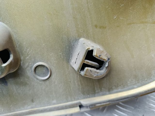 Накладка задньої 3-й/5-й двері 51137467656 BMW