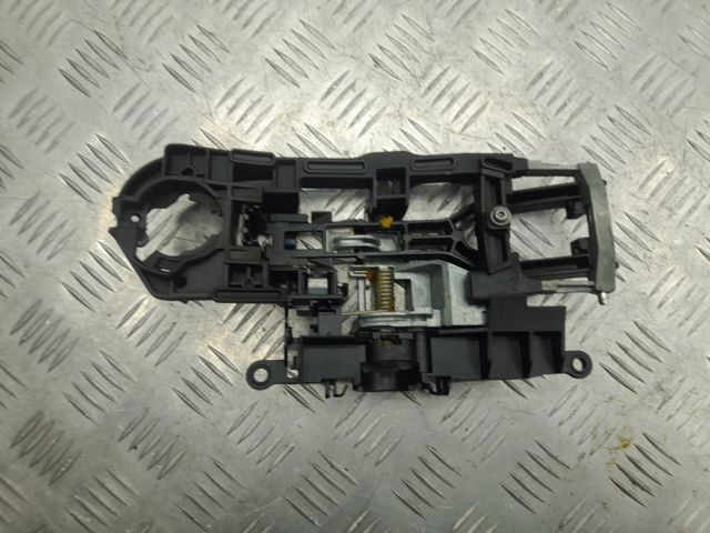 Тримач зовнішньої ручки дверей, правих дверей 51217187228 BMW