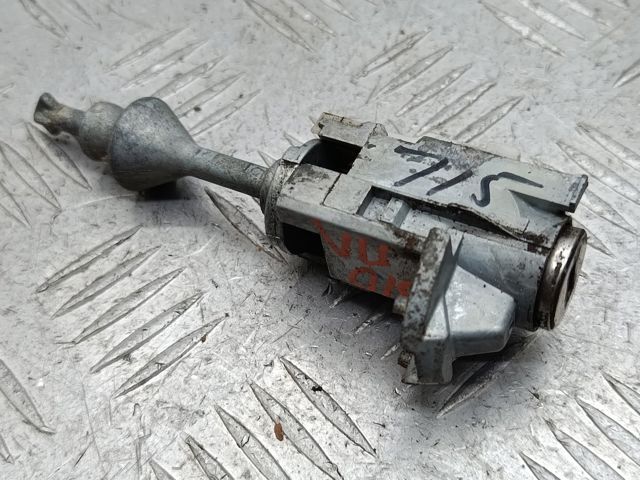 Лічинка замка лівих дверей 51217187881 BMW