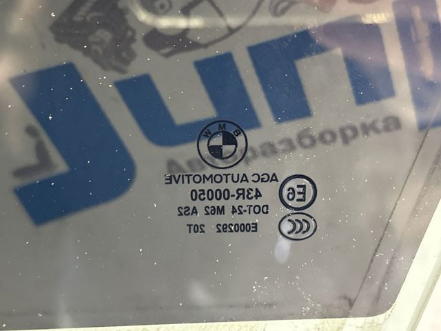 Скло передніх дверей, правих 51337182110 BMW