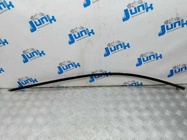 Молдинг опускного скла дверей передньої, лівої 51337185229 BMW