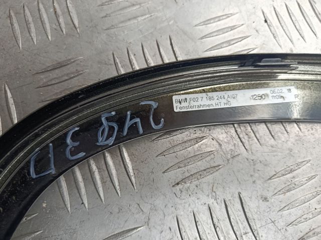 Молдинг опускного скла нижній, двері задньої, правої 51357185244 BMW
