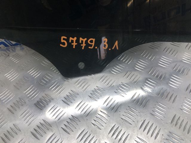 Скло заднє ліве 51357470629 BMW