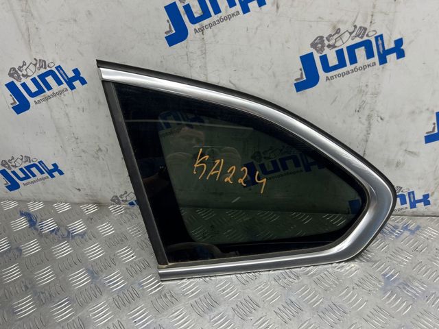Скло багажника, ліве 51377406871 BMW