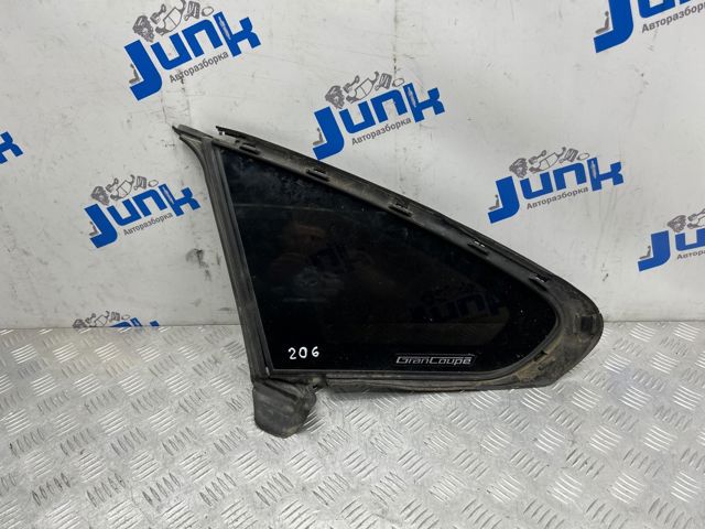 Скло багажного відсіку, ліве 51377412021 BMW