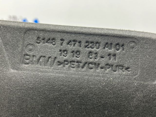Підкладка-капот 51487471230 BMW