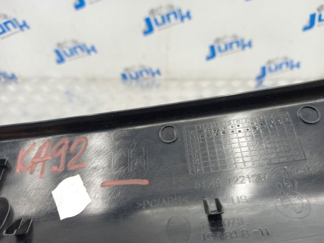 Оббивка багажника 51497260037 BMW