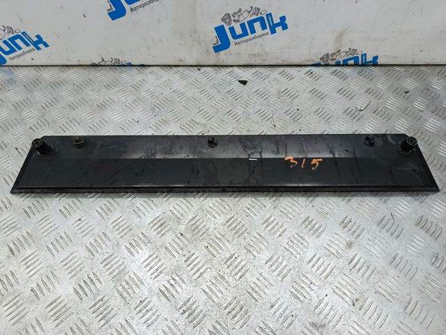 Рамка радіатора верхня 51647210501 BMW