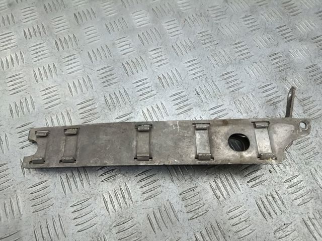 Кронштейн радіатора лівий 51747325044 BMW
