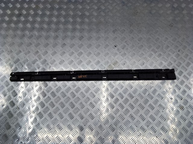 Кронштейн зовнішньої накладки лівого порога 51777187101 BMW