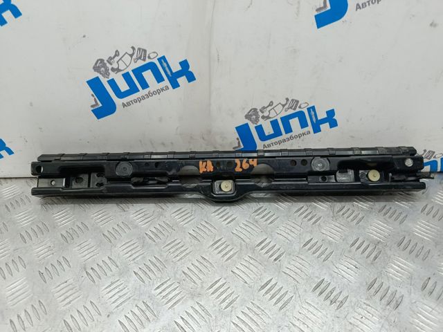 Кронштейн зовнішньої накладки порога правого 51777357134 BMW