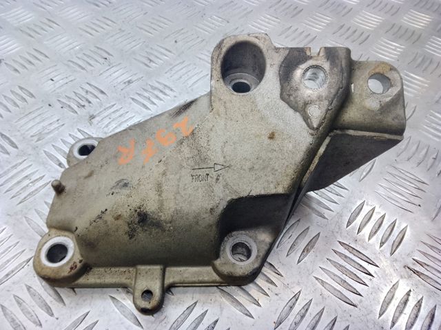 Кронштейн подушки (опори) двигуна, правої 52124988AB CHRYSLER