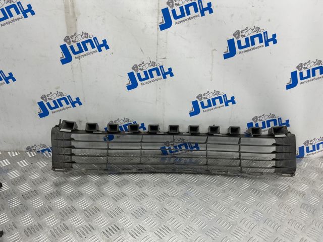 Решітка переднього бампера, центральна 5311230240 TOYOTA