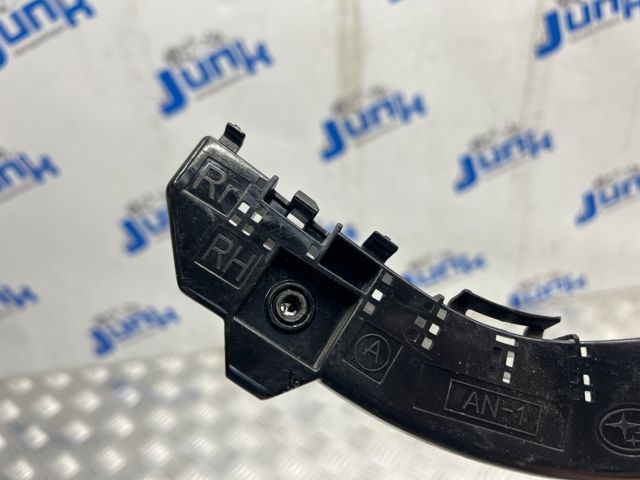Напрямна заднього бампера, права 57707AN46A SUBARU
