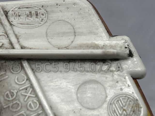 Катафот (відбивач) переднього бампера, правий 5C5945072A VAG