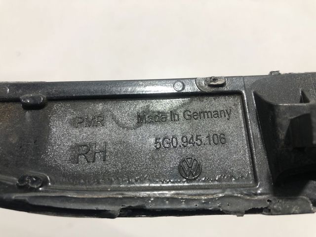 Відбивач бампера заднього правий 5G0945106 VAG