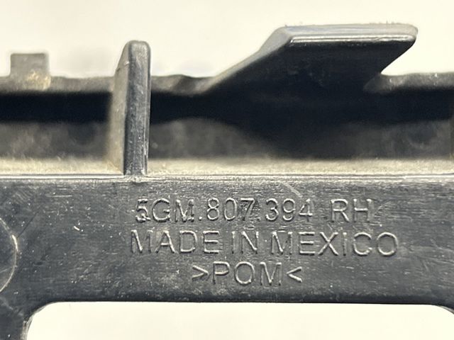 Направляюча заднього бампера, права 5GM807394 VAG
