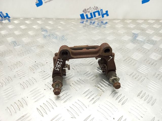 Скоба супорту заднього 5K0615425 VAG
