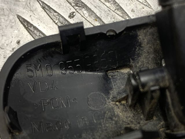 Форсунка омивача лобового скла 5M0955986C9B9 VAG
