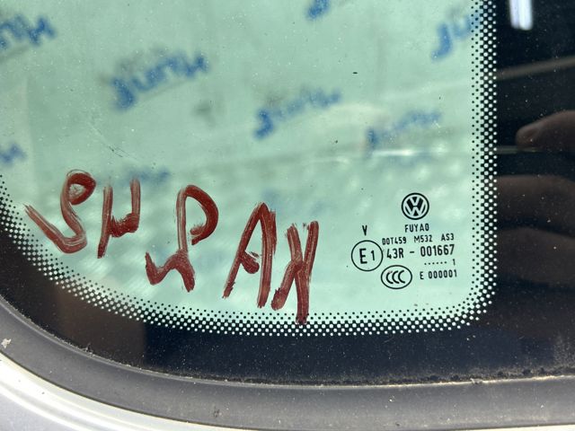 Скло кузова/багажного відсіку, праве 5N0845042SNVB VAG