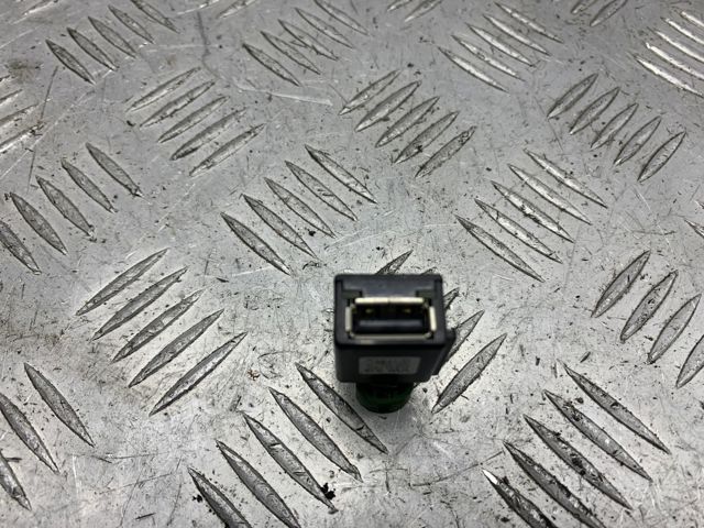 Зарядний пристрій USB 5Q0035726 VAG
