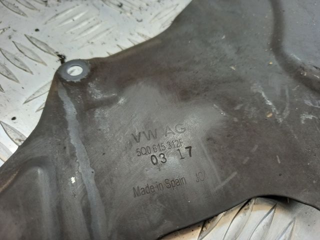 Захист гальмівного диска, переднього, правого 5Q0615312F VAG
