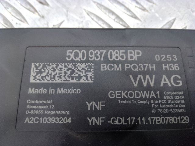 Блок комфорту 5Q0937085BP VAG