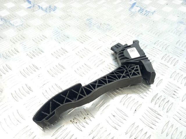 Підаль газу Audi Q3