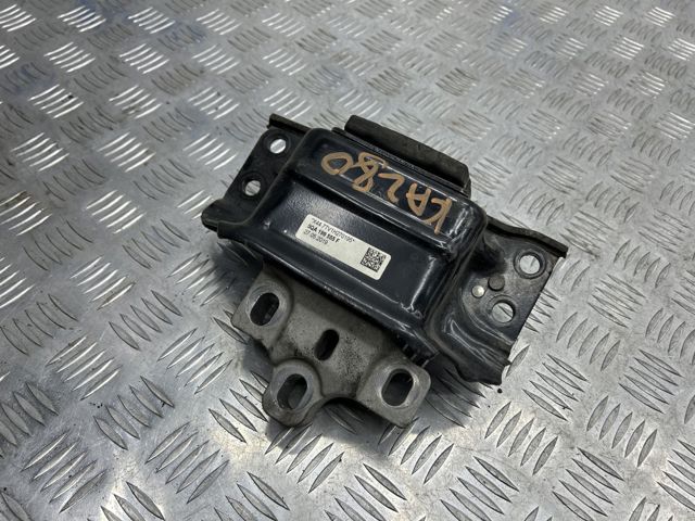 Ліва опора двигуна 5QA199555F VAG