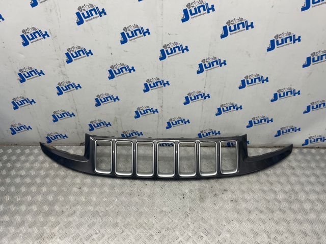 Решітка 5RM46TZZAA CHRYSLER