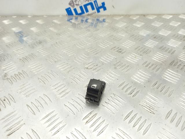 Кнопка підйомника переднього правого скла 61319208107 BMW