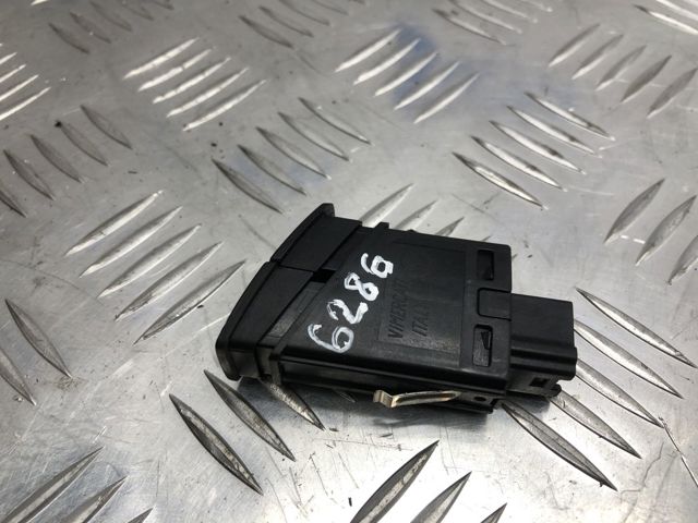 Кнопка включення аварійного сигналу 61319231786 BMW