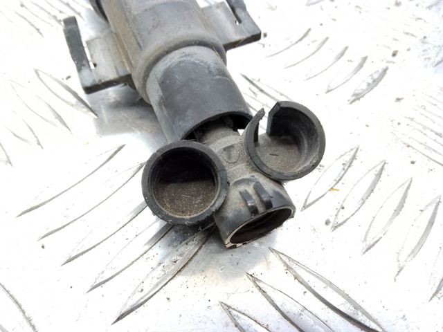 Форсунка омивача фари передньої, правої 61677341542 BMW