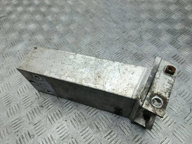 Кронштейн підсилювача переднього бампера 622115NA0A NISSAN