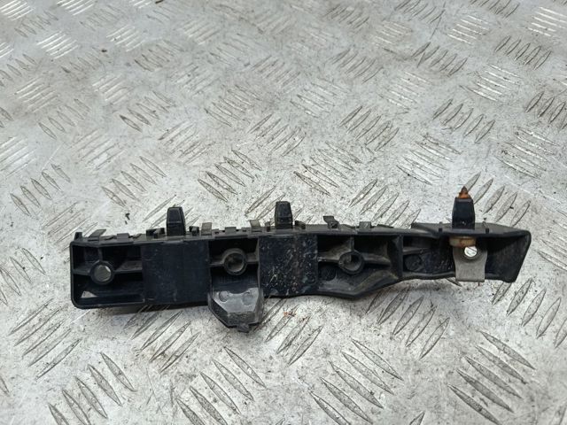 Направляюча переднього бампера, права 622225NA0A NISSAN