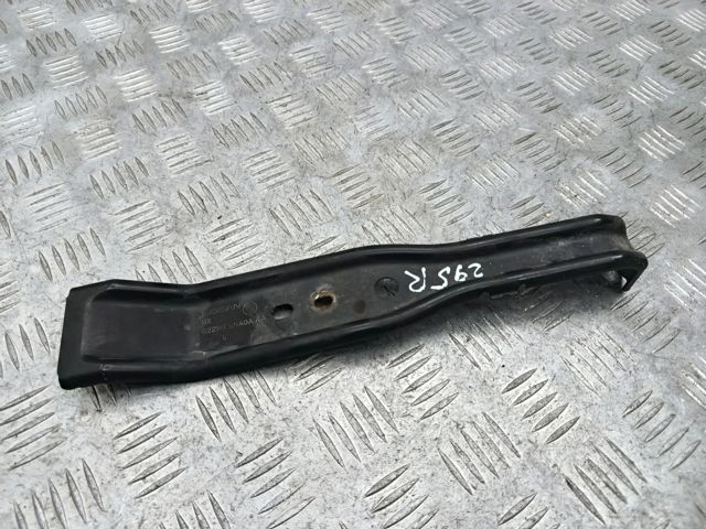 Кронштейн бампера переднього, центральний 622905NA0A NISSAN