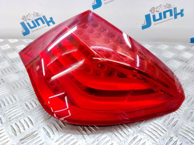 Задній правий зовнішній ліхтар 63217182202 BMW