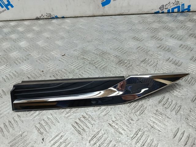Молдинг переднього правого крила 638245NA0A NISSAN