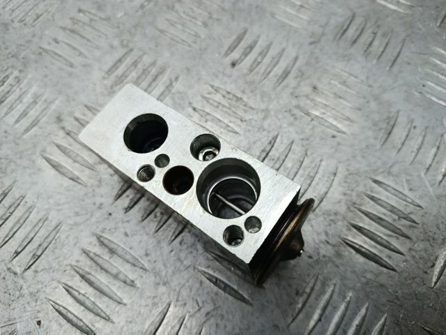 Клапан розширювальний 64116845415 BMW