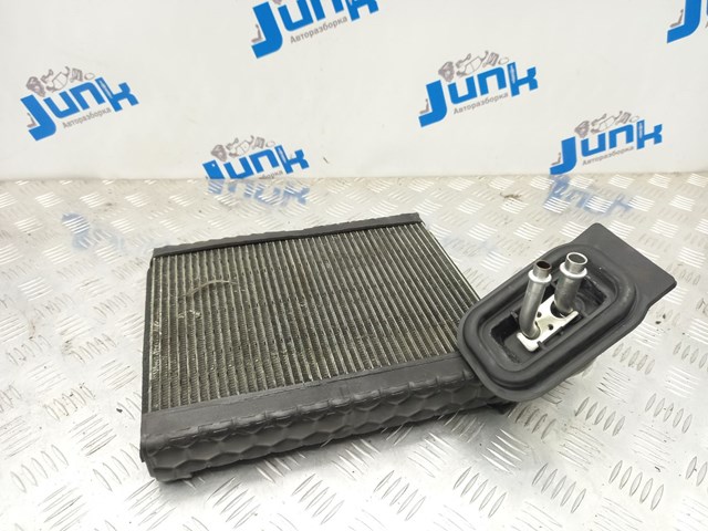Охолоджувач повітря 64119386812 BMW