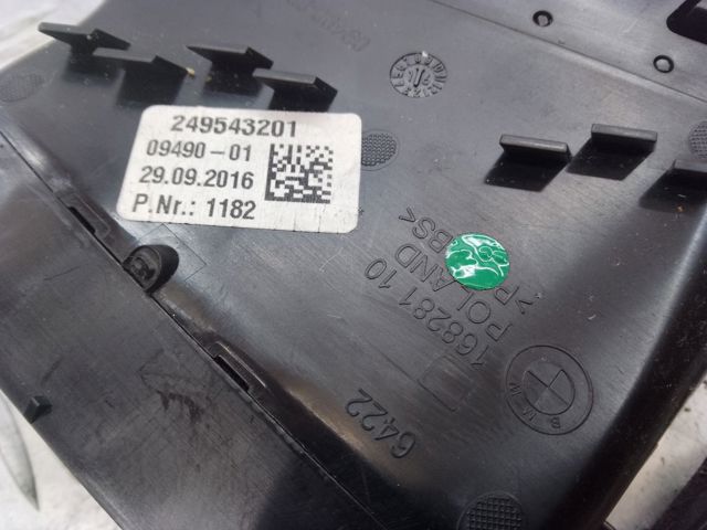 Решітка вентиляції салону на "торпедо", права 64227946267 BMW