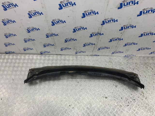 Водостік лобового скла, жабо 668625NA0B NISSAN